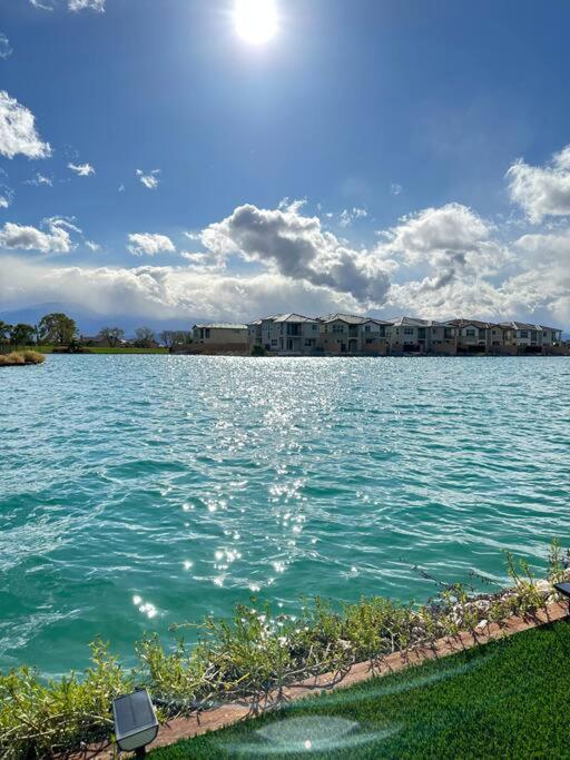 *NEW* Casa Breeza - Luxury Lakefront Home!