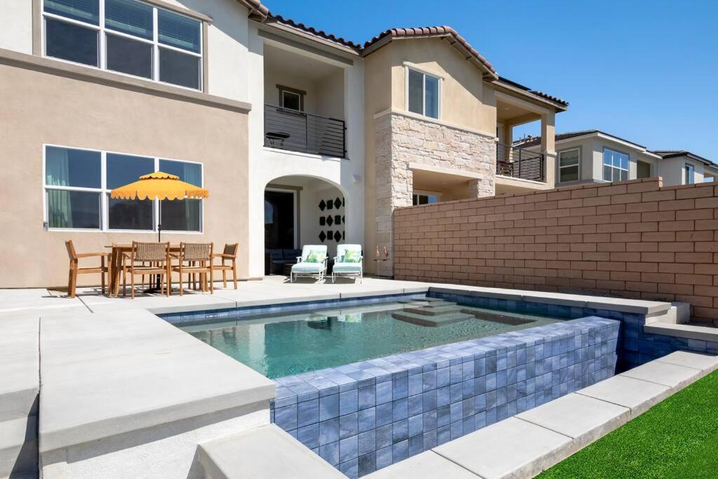 *NEW* Casa Breeza - Luxury Lakefront Home!