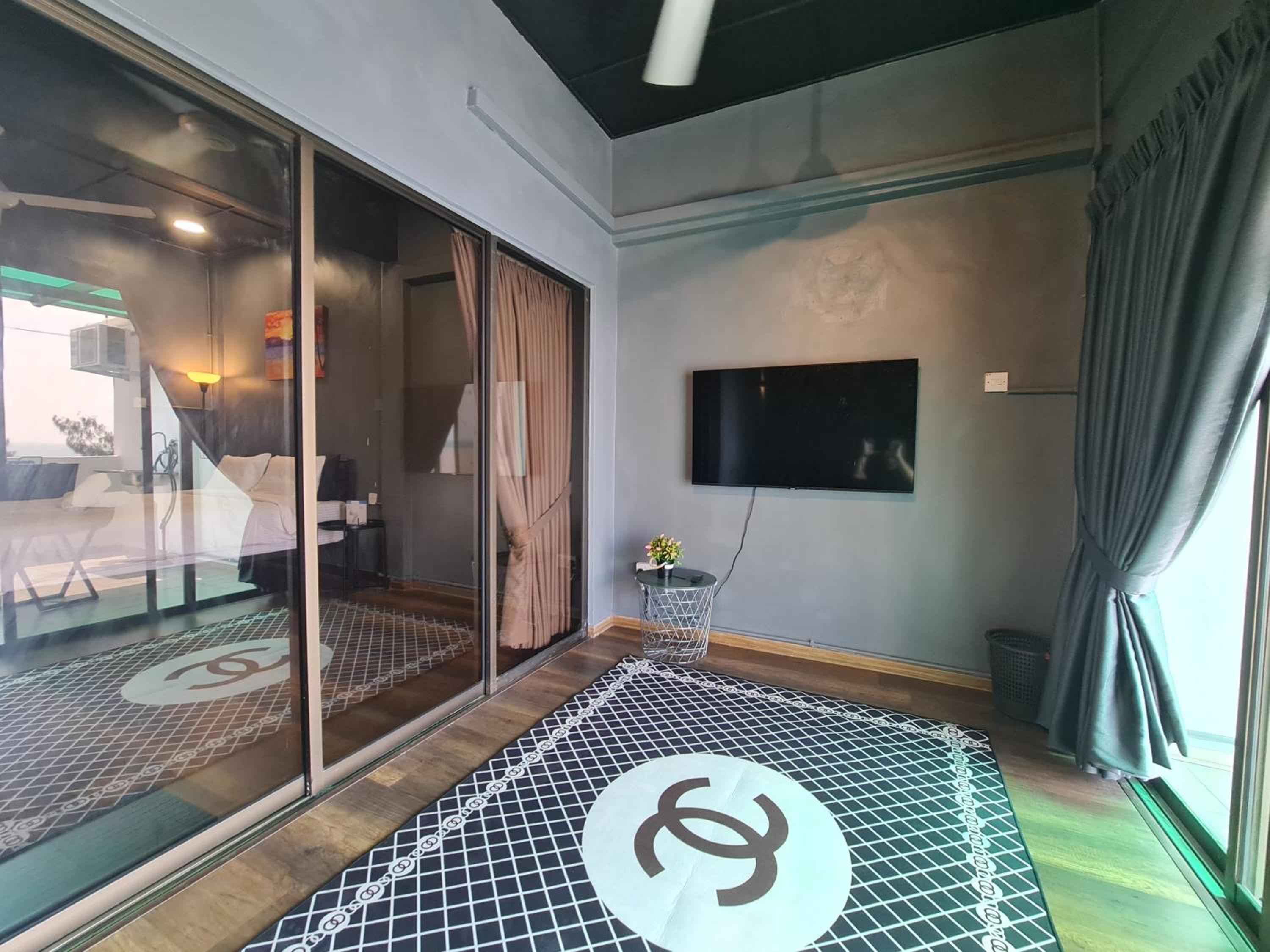 6-13pax, Duplex BBQ front sea view