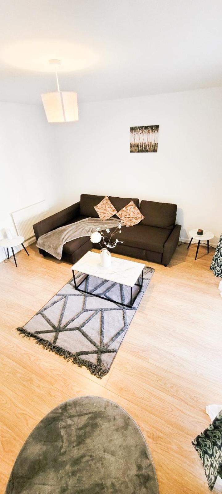 2 Bedrooms House in Ashford view 2