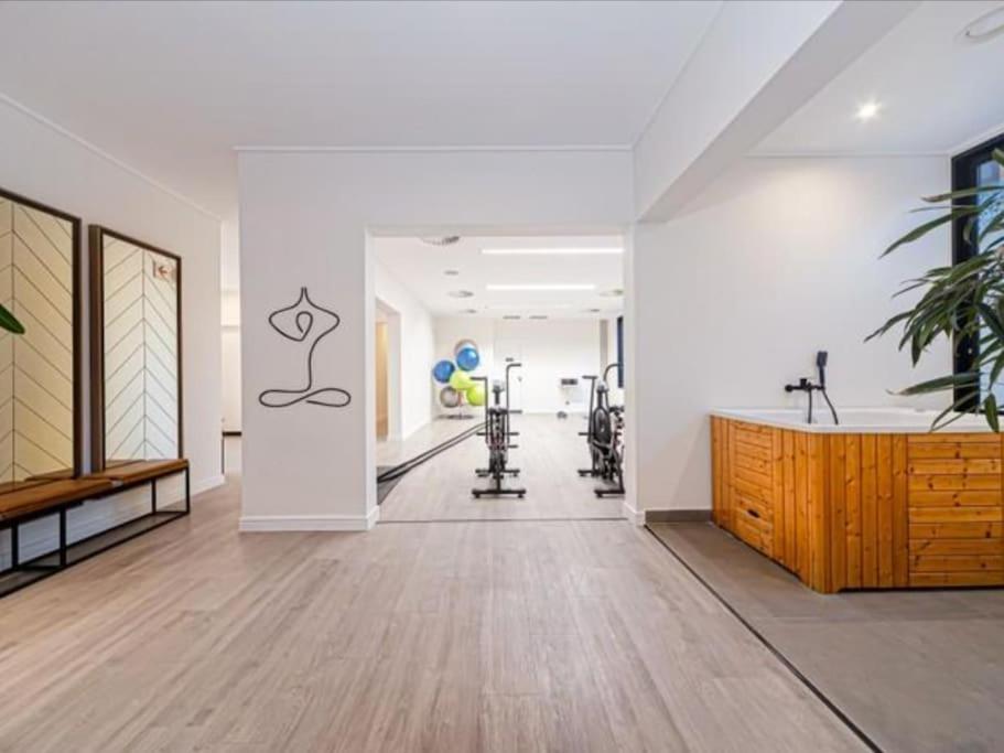 Hyde Park Sandton Luxury 2BR Top Floor