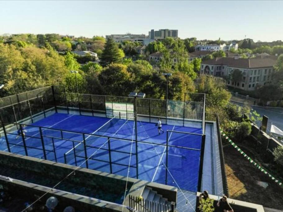 Hyde Park Sandton Luxury 2BR Top Floor