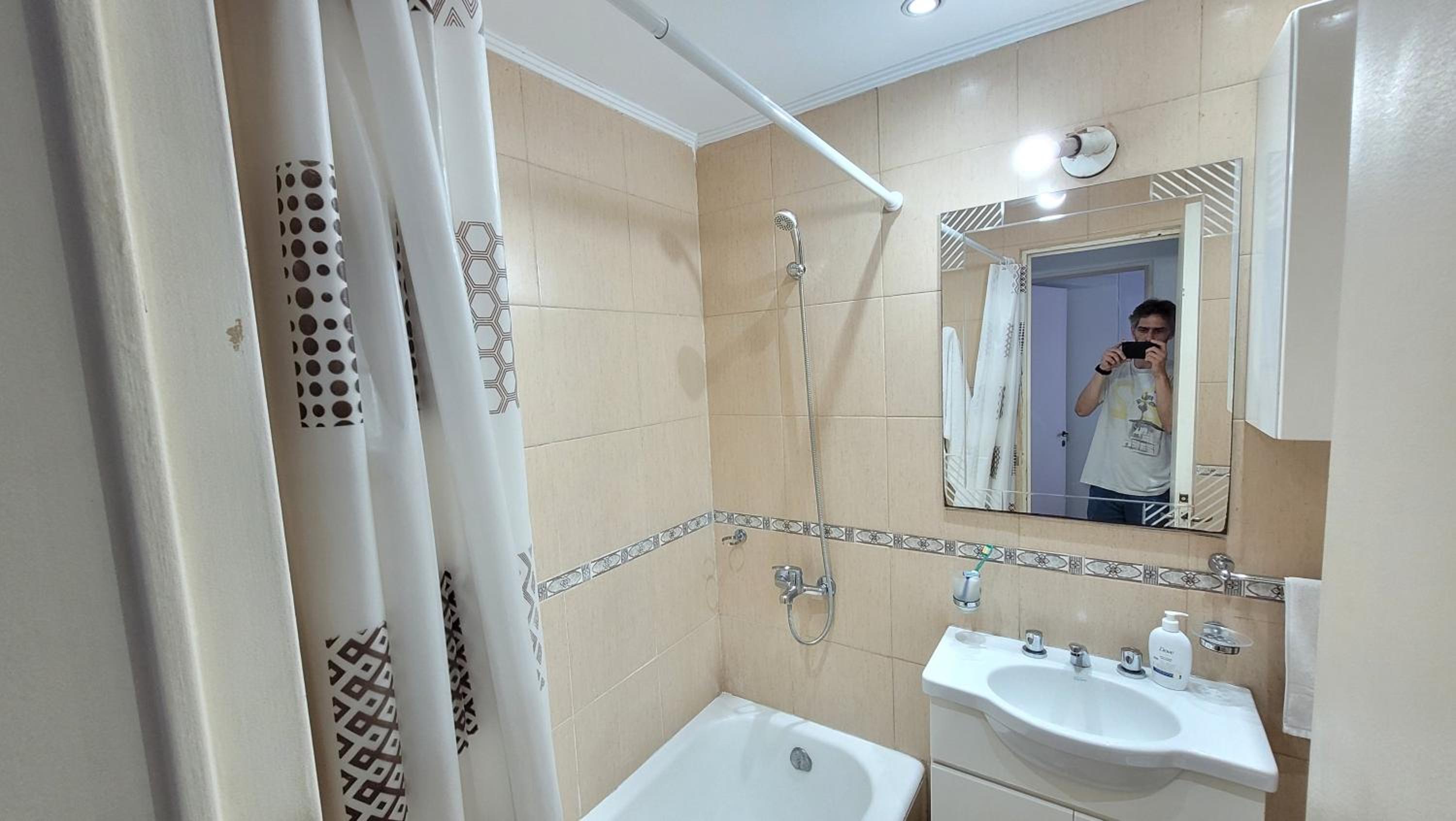 Luminoso, muy completo y bien ubicado Departamento de 2 ambientes - Límite de Retiro/Recoleta