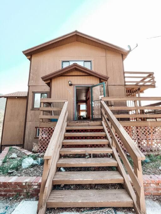 Lovely Mountain-View Retreat- gorgeous views!