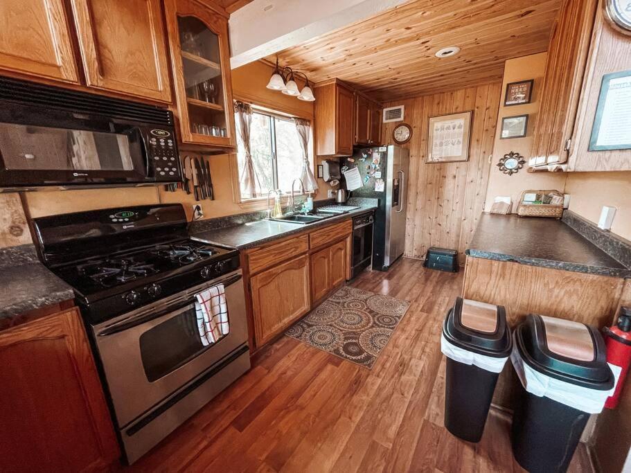 Lovely Mountain-View Retreat- gorgeous views!
