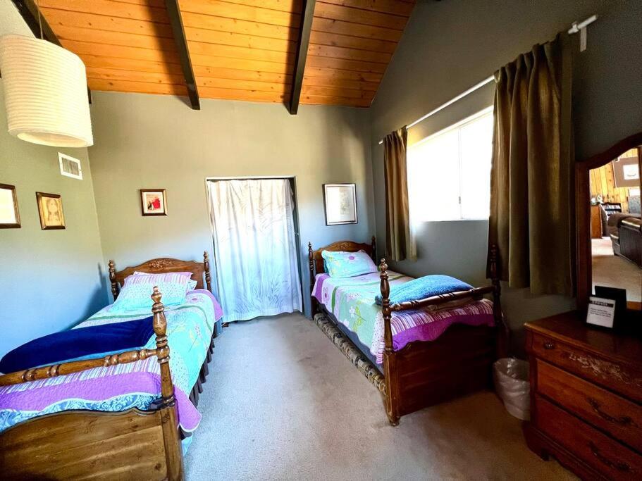 Lovely Mountain-View Retreat- gorgeous views!