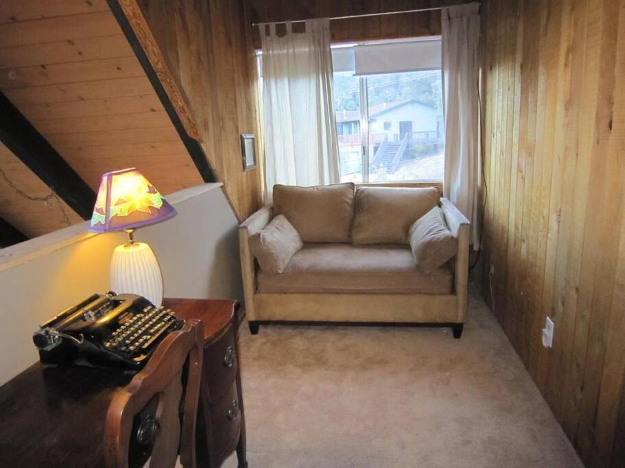Lovely Mountain-View Retreat- gorgeous views!