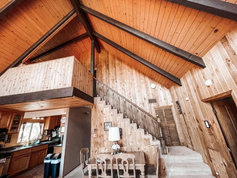 Lovely Mountain-View Retreat- gorgeous views!