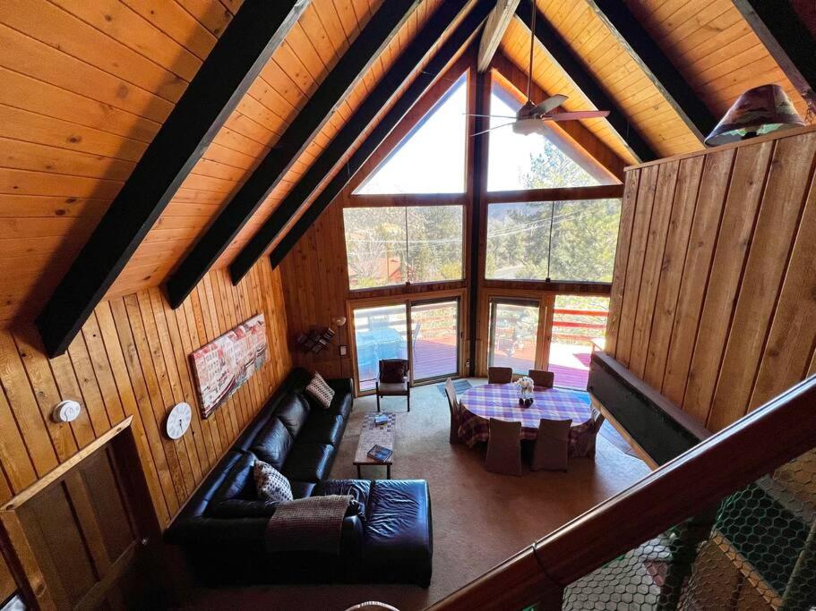 Lovely Mountain-View Retreat- gorgeous views!