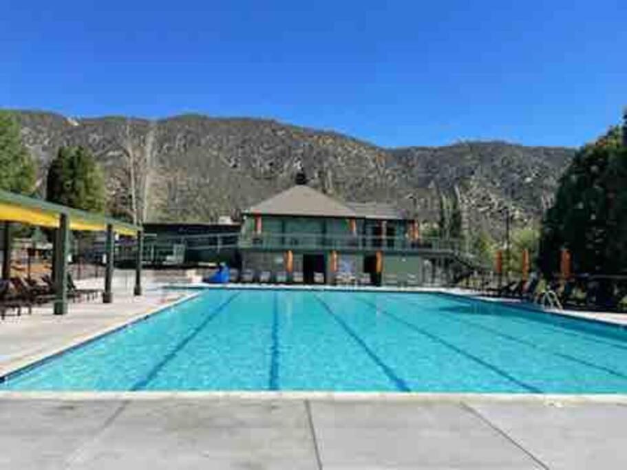 Lovely Mountain-View Retreat- gorgeous views!