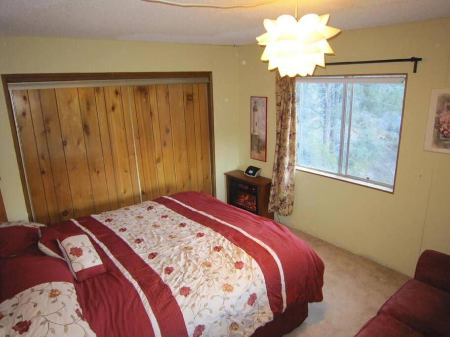 Lovely Mountain-View Retreat- gorgeous views!