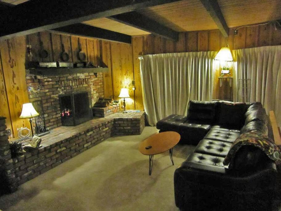 Lovely Mountain-View Retreat- gorgeous views!