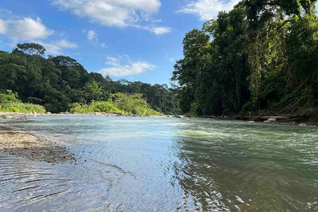 Cabaña junto al río