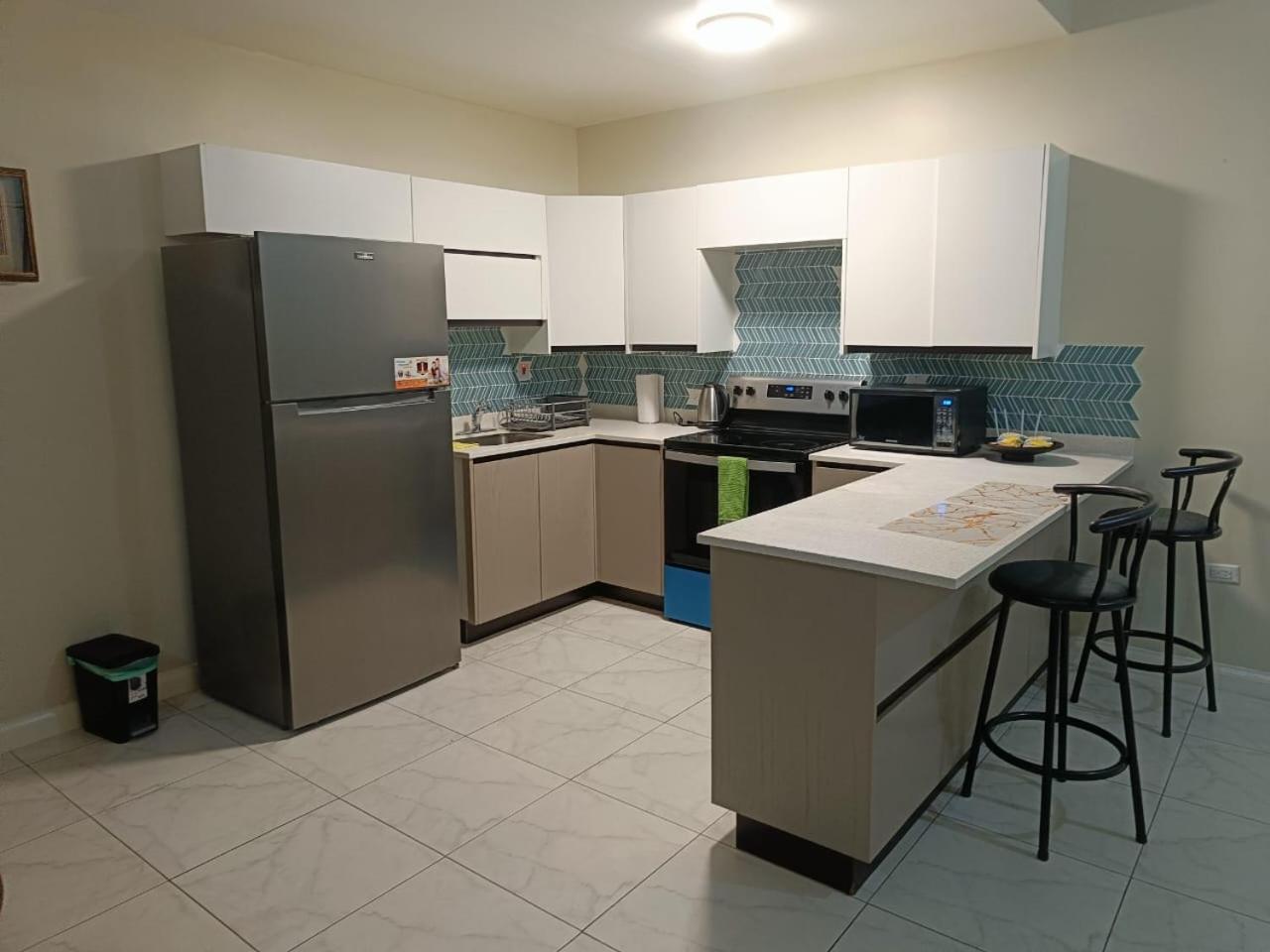 Lovely 2 BedRoom c̅ Netflix across National Stadium Kingston view 2