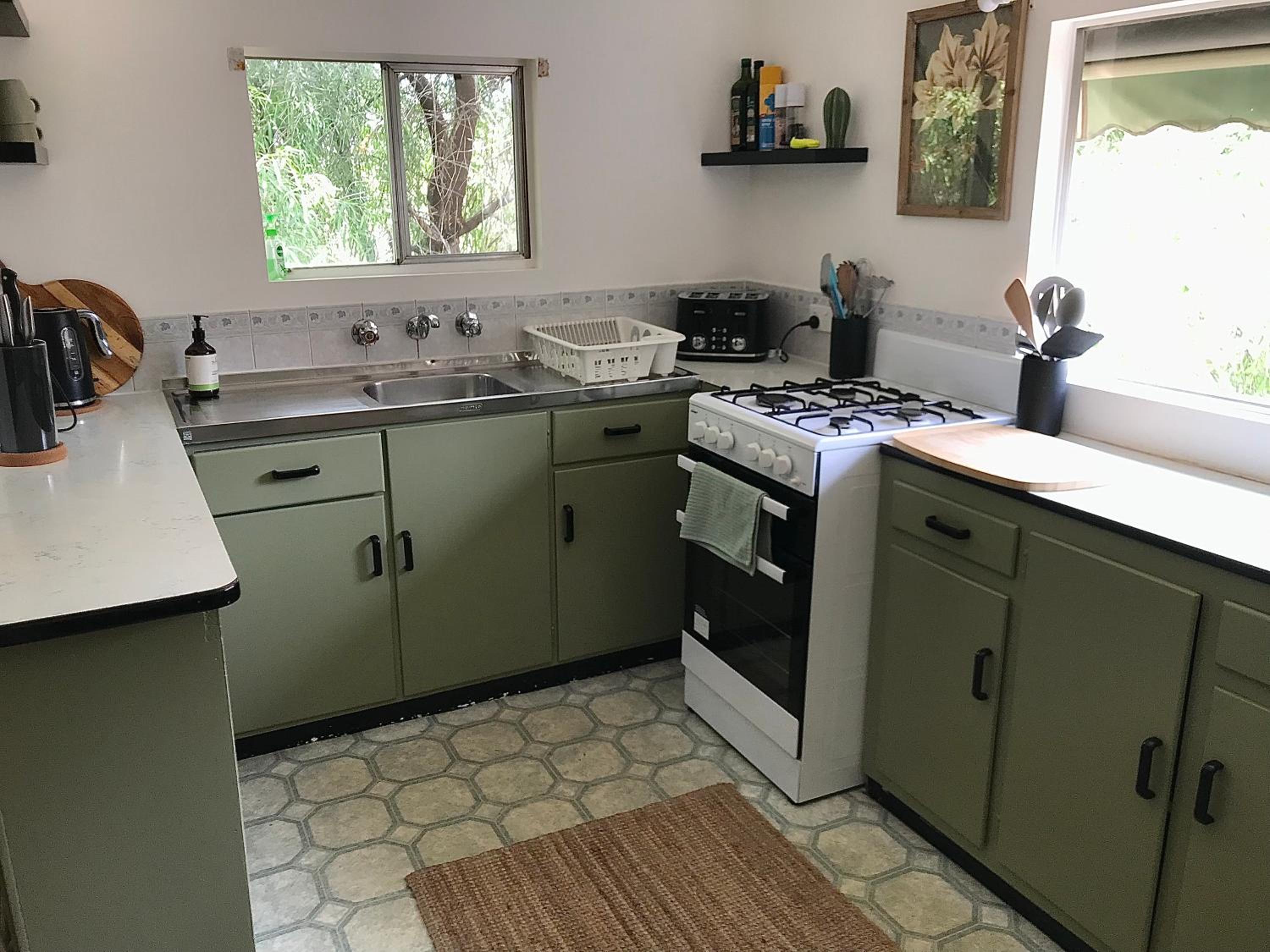 HILLSIDE HAVEN CHARMING C1920 COTTAGE Pet Friendly Sleeps 1 - 6