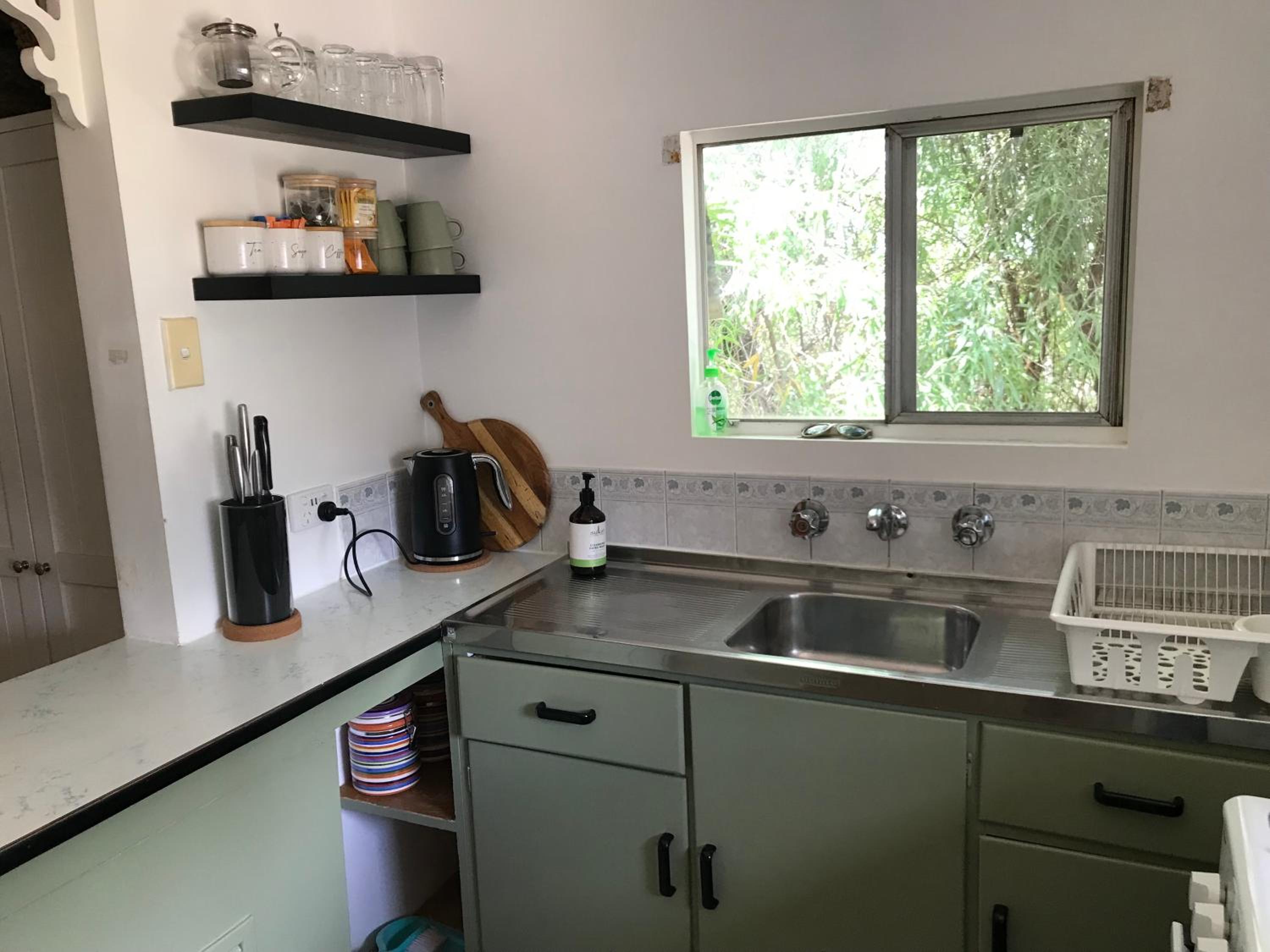 HILLSIDE HAVEN CHARMING C1920 COTTAGE Pet Friendly Sleeps 1 - 6