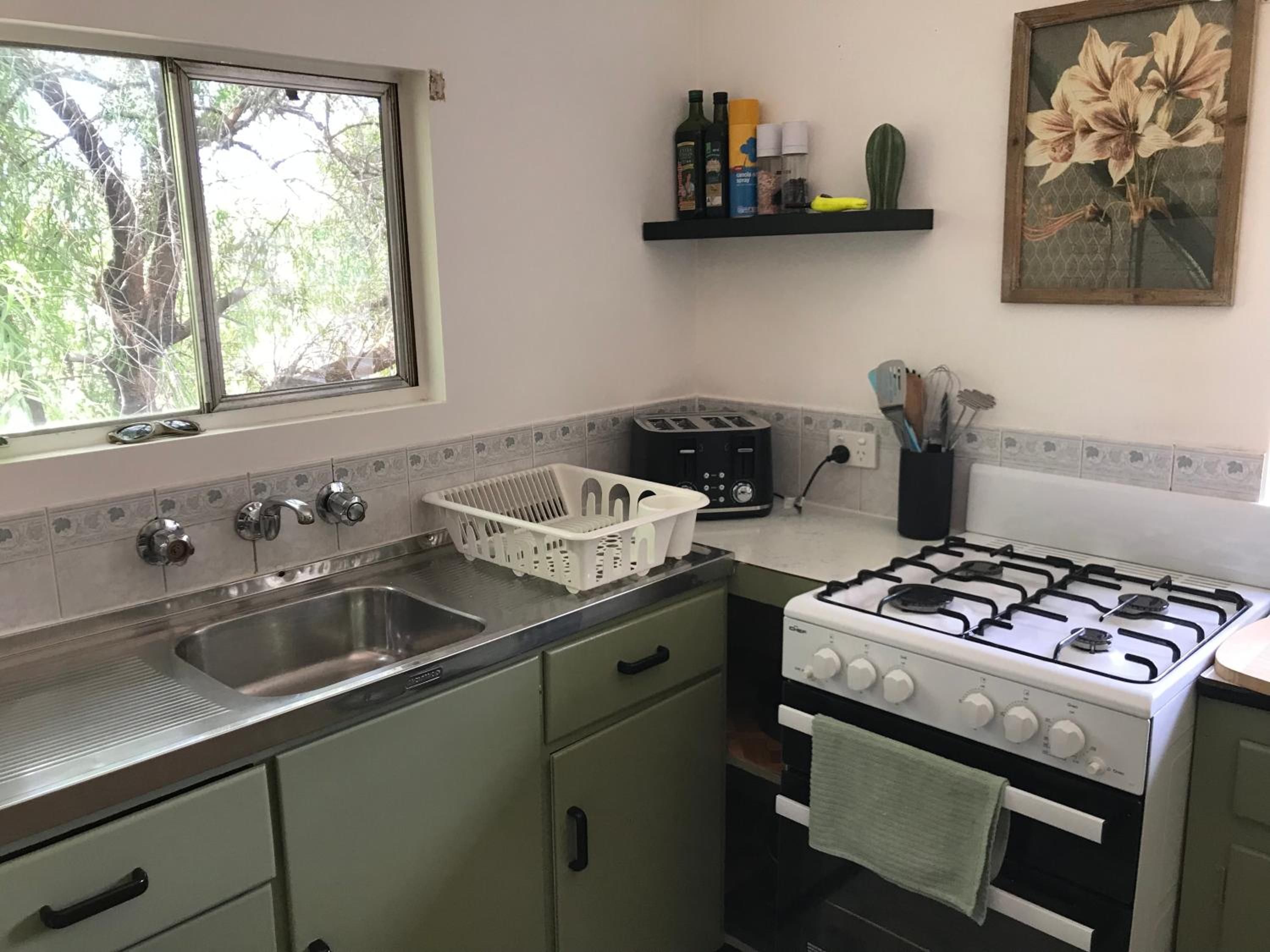 HILLSIDE HAVEN CHARMING C1920 COTTAGE Pet Friendly Sleeps 1 - 6
