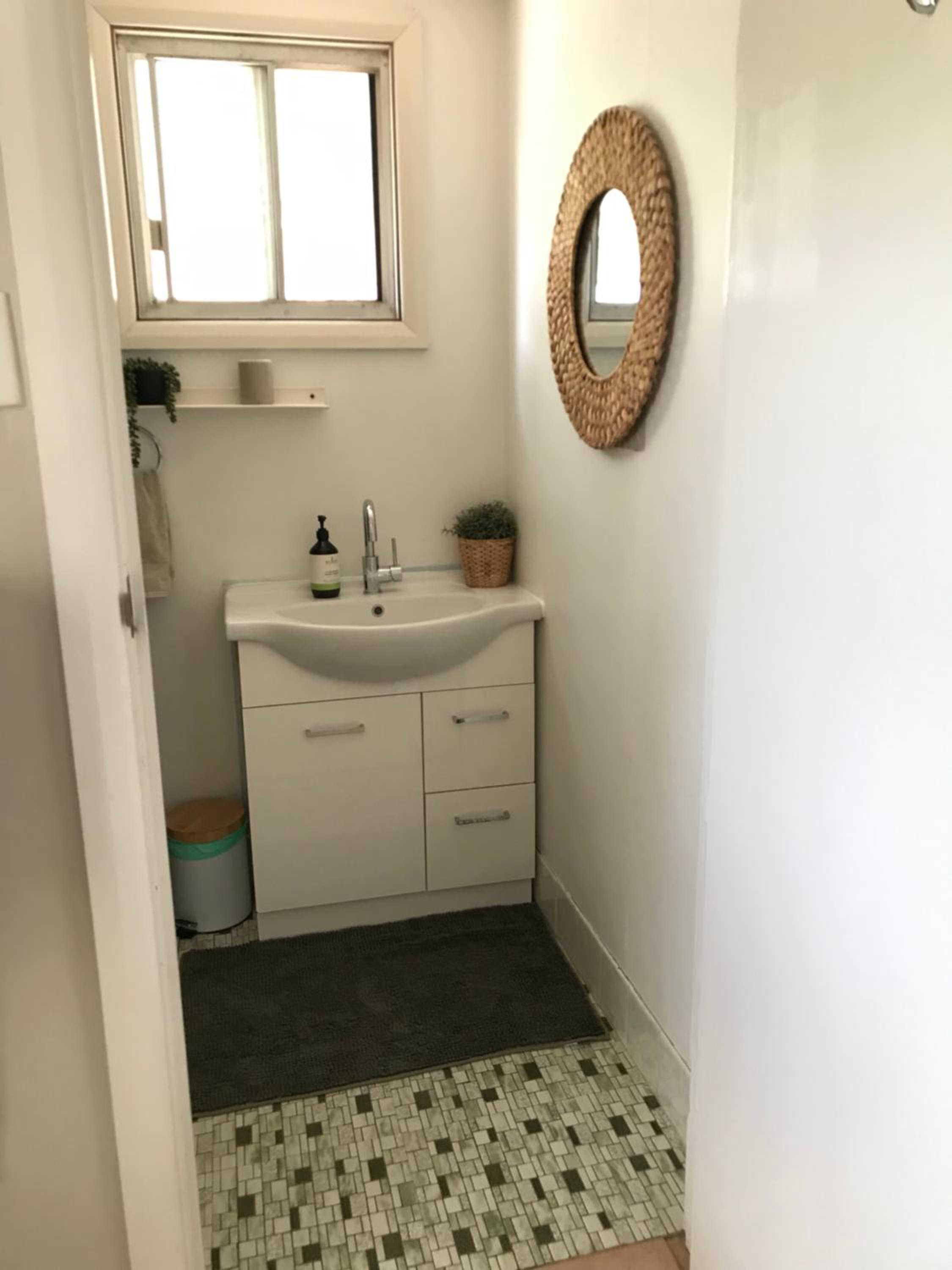 HILLSIDE HAVEN CHARMING C1920 COTTAGE Pet Friendly Sleeps 1 - 6