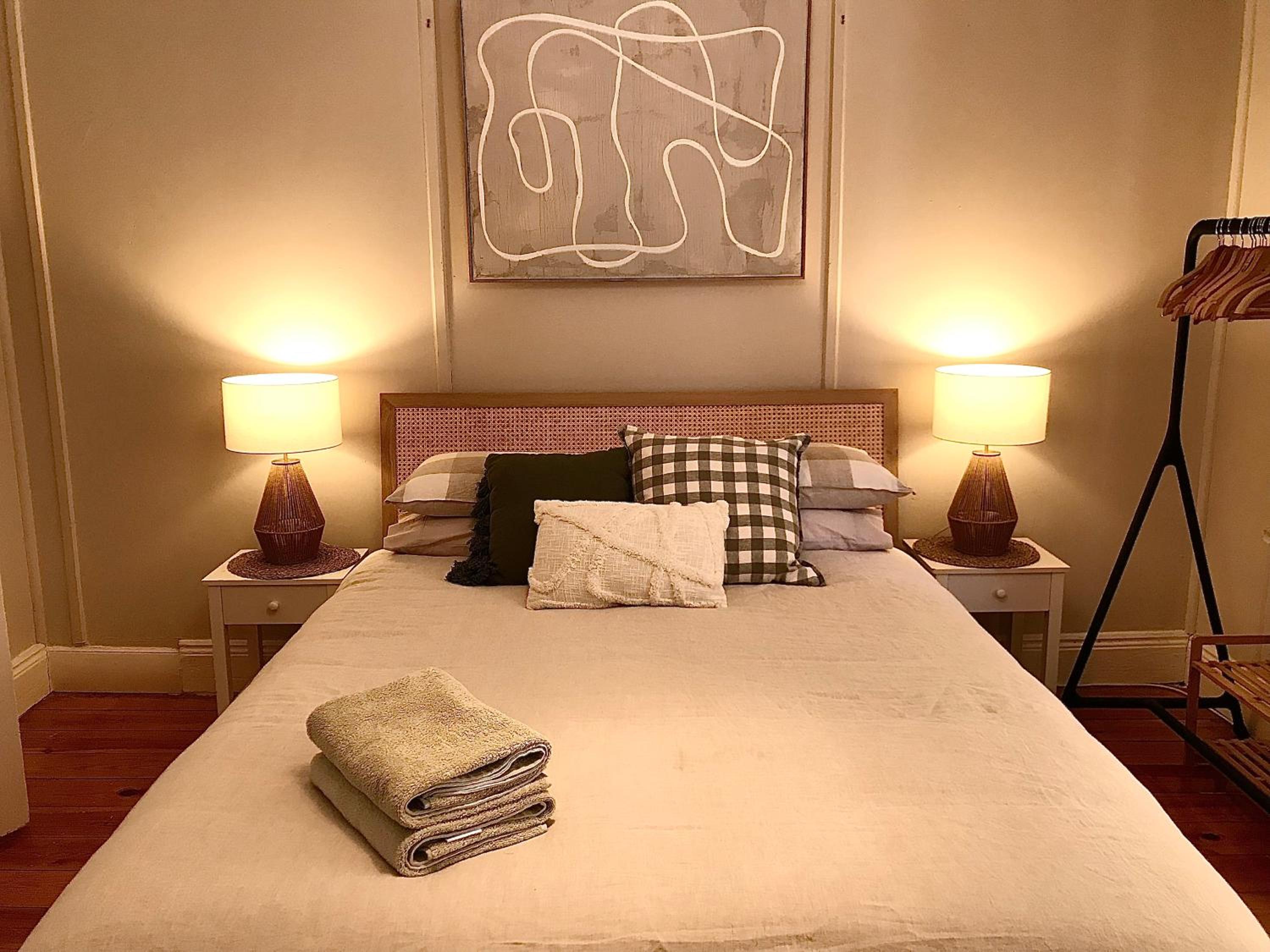 HILLSIDE HAVEN CHARMING C1920 COTTAGE Pet Friendly Sleeps 1 - 6