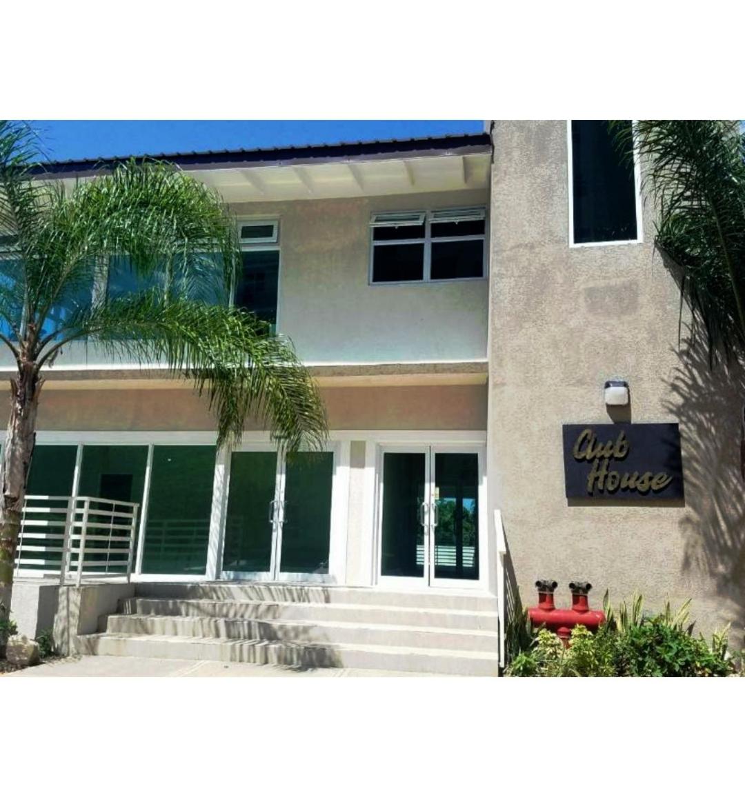 Lovely 2 BedRoom c̅ Netflix across National Stadium Kingston view 3