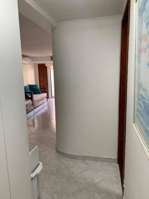 Hermoso apartamento con balcón cerca a la mejor playa