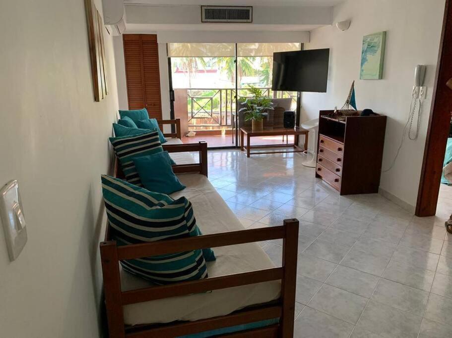 Hermoso apartamento con balcón cerca a la mejor playa