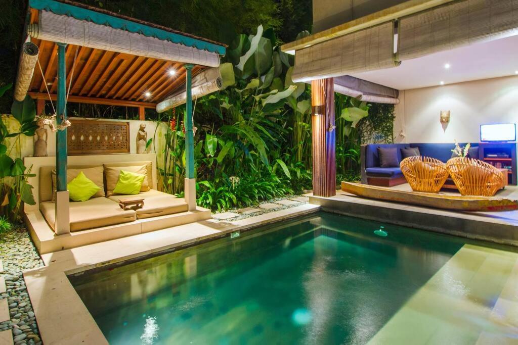 Villa Pagi 2 Bedroom Open Space Villa with a Garden 10 mins from Beach — recepcion & lobby