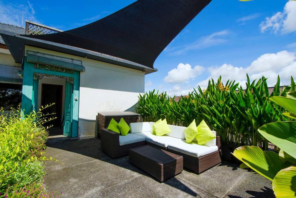 Villa Pagi 2 Bedroom Open Space Villa with a Garden 10 mins from Beach