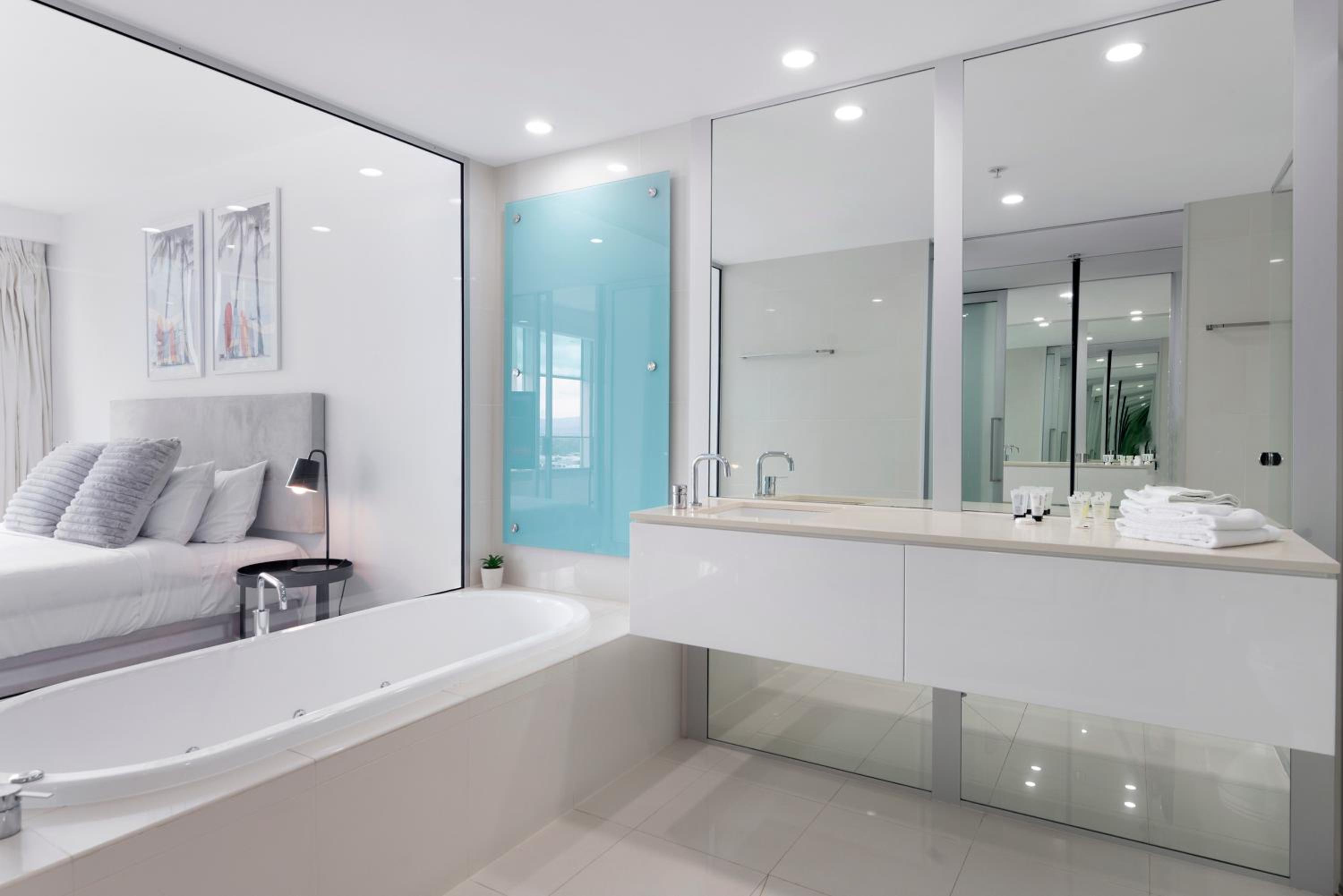 Hinterland Views! - Q Tower Apartments - From Level 3 - Self Contained & Privately Managed - Wow Stay