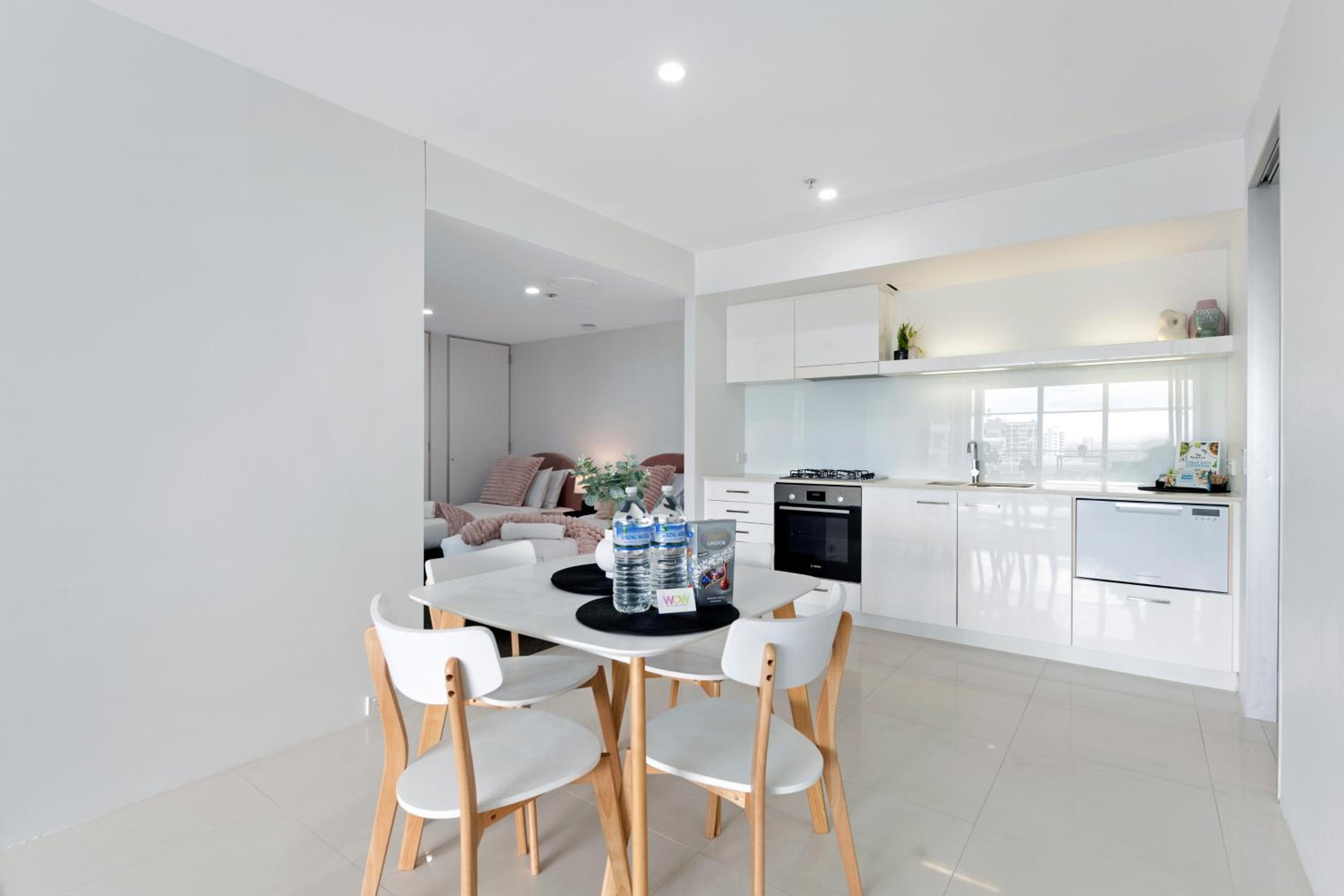 Hinterland Views! - Q Tower Apartments - From Level 3 - Self Contained & Privately Managed - Wow Stay
