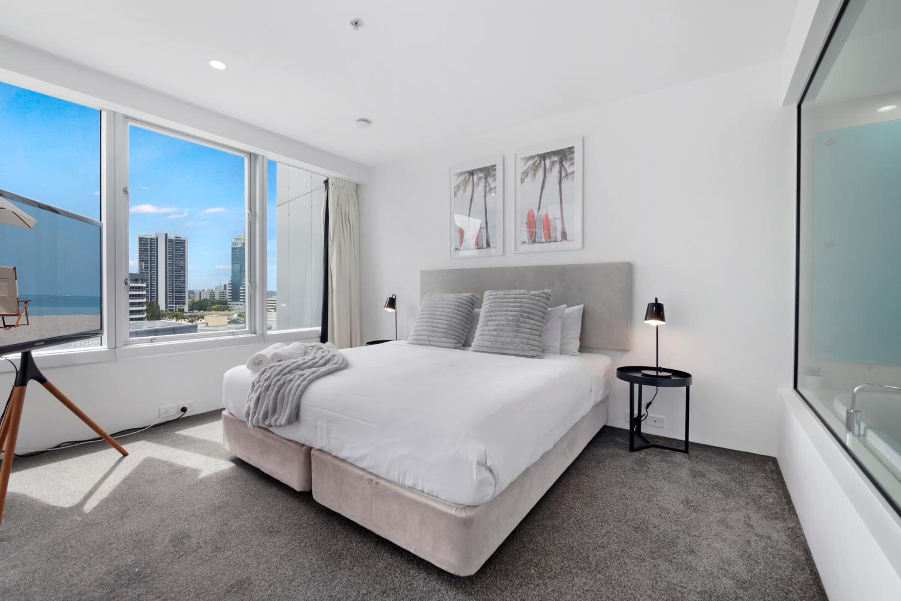 Hinterland Views! - Q Tower Apartments - From Level 3 - Self Contained & Privately Managed - Wow Stay