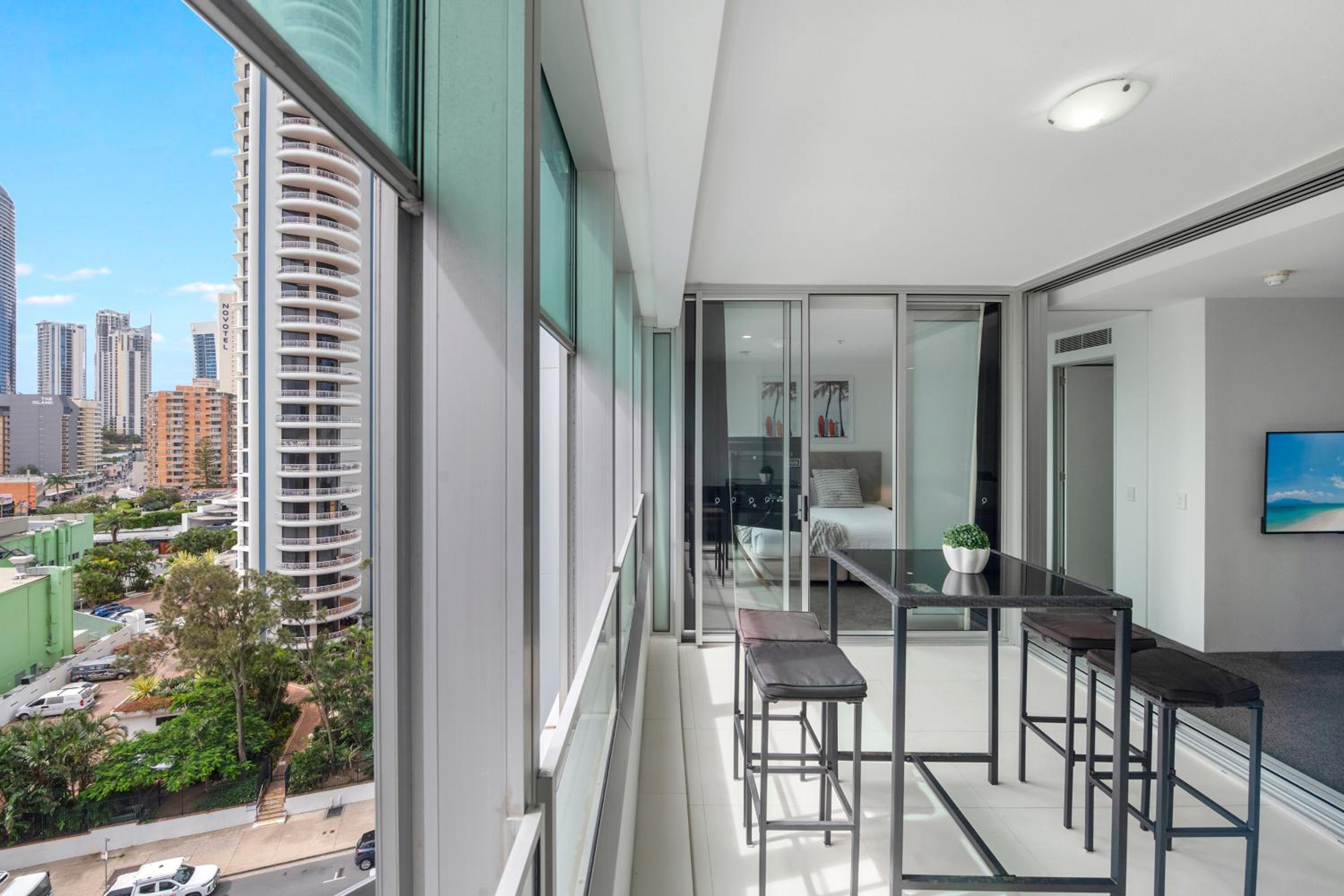 Hinterland Views! - Q Tower Apartments - From Level 3 - Self Contained & Privately Managed - Wow Stay