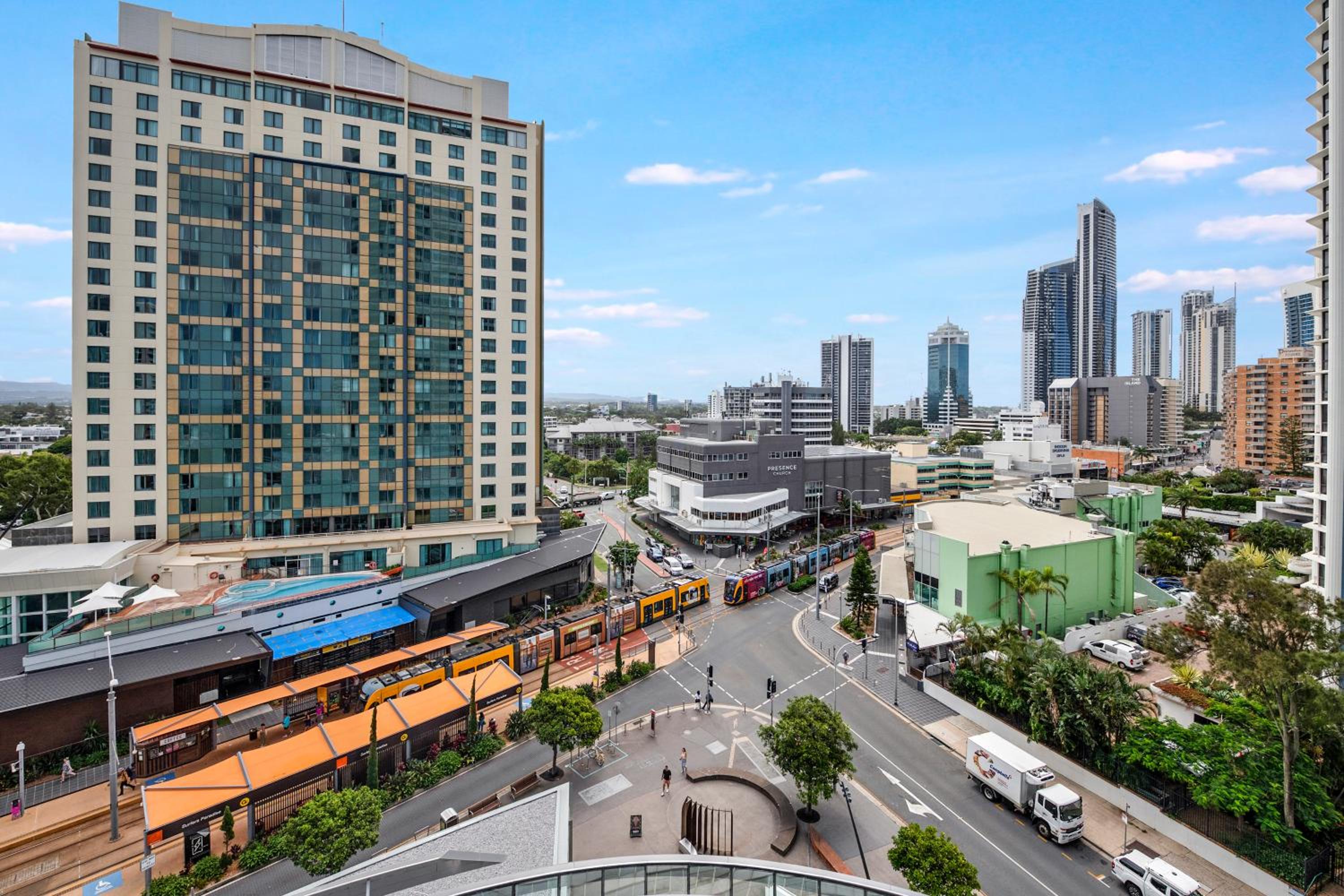 Hinterland Views! - Q Tower Apartments - From Level 3 - Self Contained & Privately Managed - Wow Stay