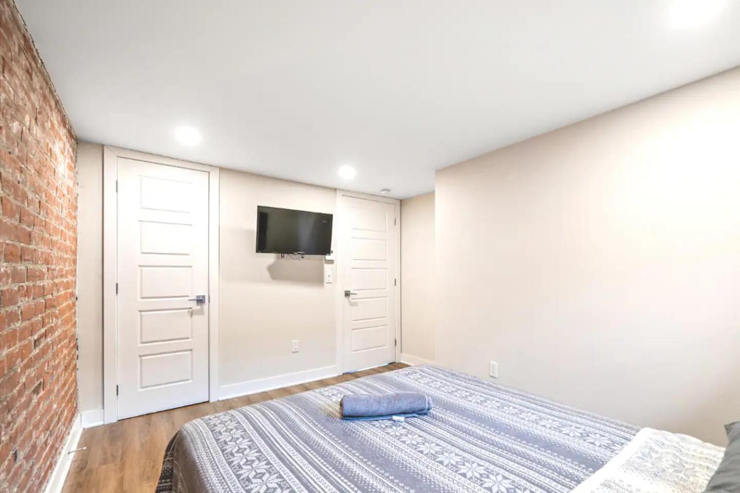 DUPLEX 6 BEDROOMS IN HEART OF PLATEAU MONT-ROYAL