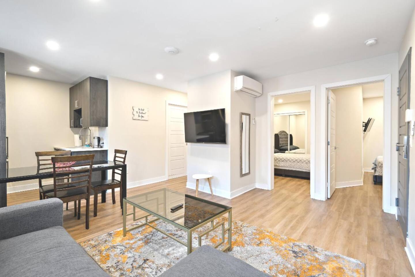DUPLEX 6 BEDROOMS IN HEART OF PLATEAU MONT-ROYAL