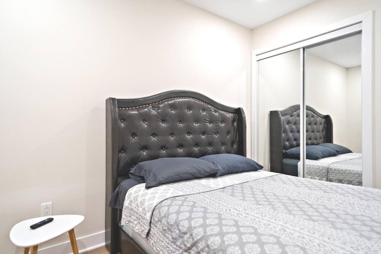 DUPLEX 6 BEDROOMS IN HEART OF PLATEAU MONT-ROYAL