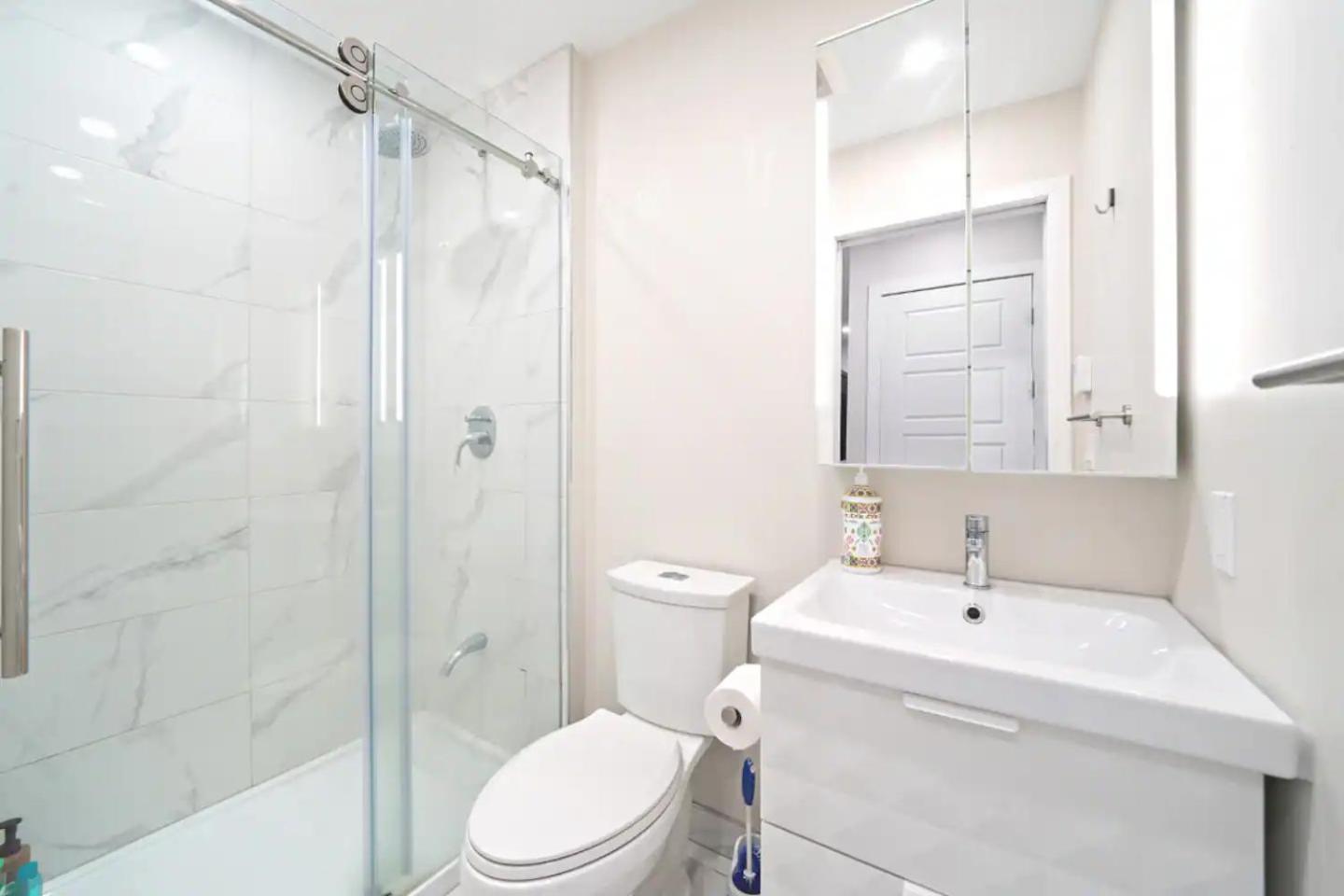 DUPLEX 6 BEDROOMS IN HEART OF PLATEAU MONT-ROYAL