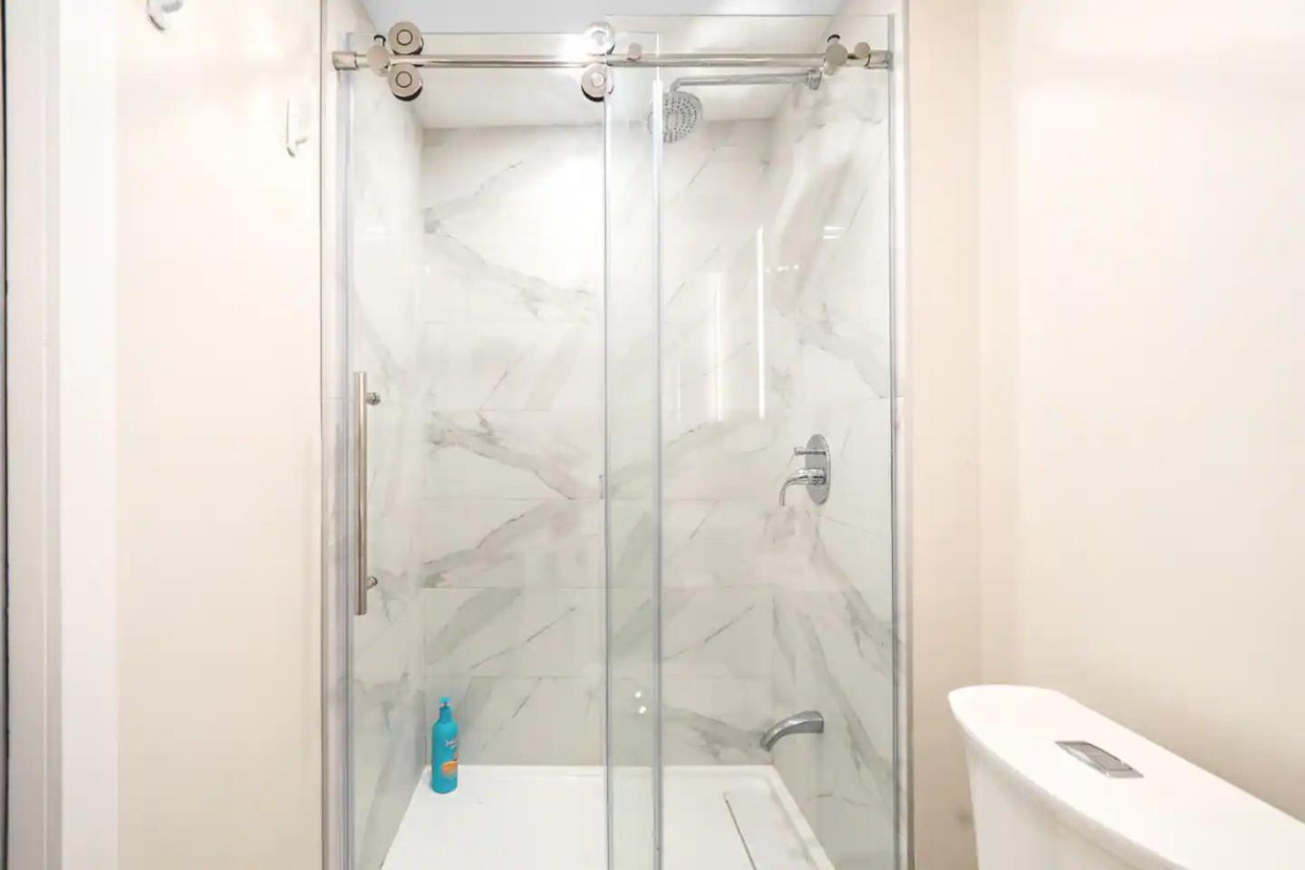 DUPLEX 6 BEDROOMS IN HEART OF PLATEAU MONT-ROYAL