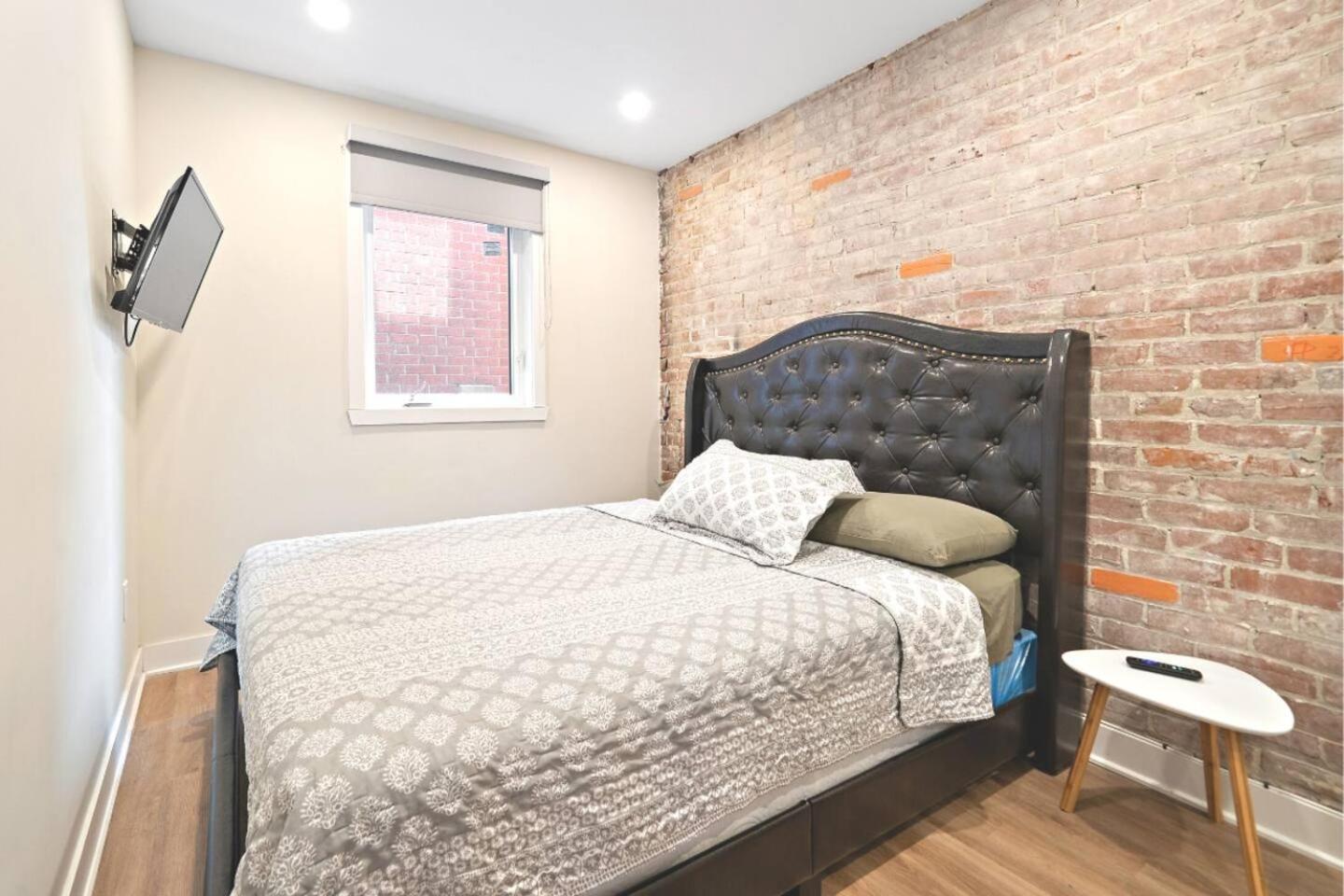 DUPLEX 6 BEDROOMS IN HEART OF PLATEAU MONT-ROYAL