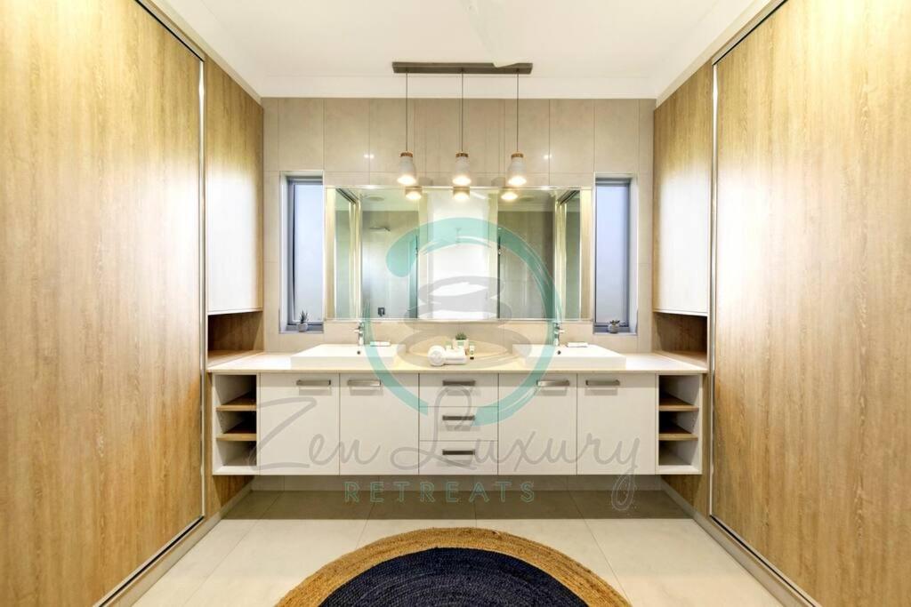 Zenhouse Vista Elegant 5BR Coastal Haven
