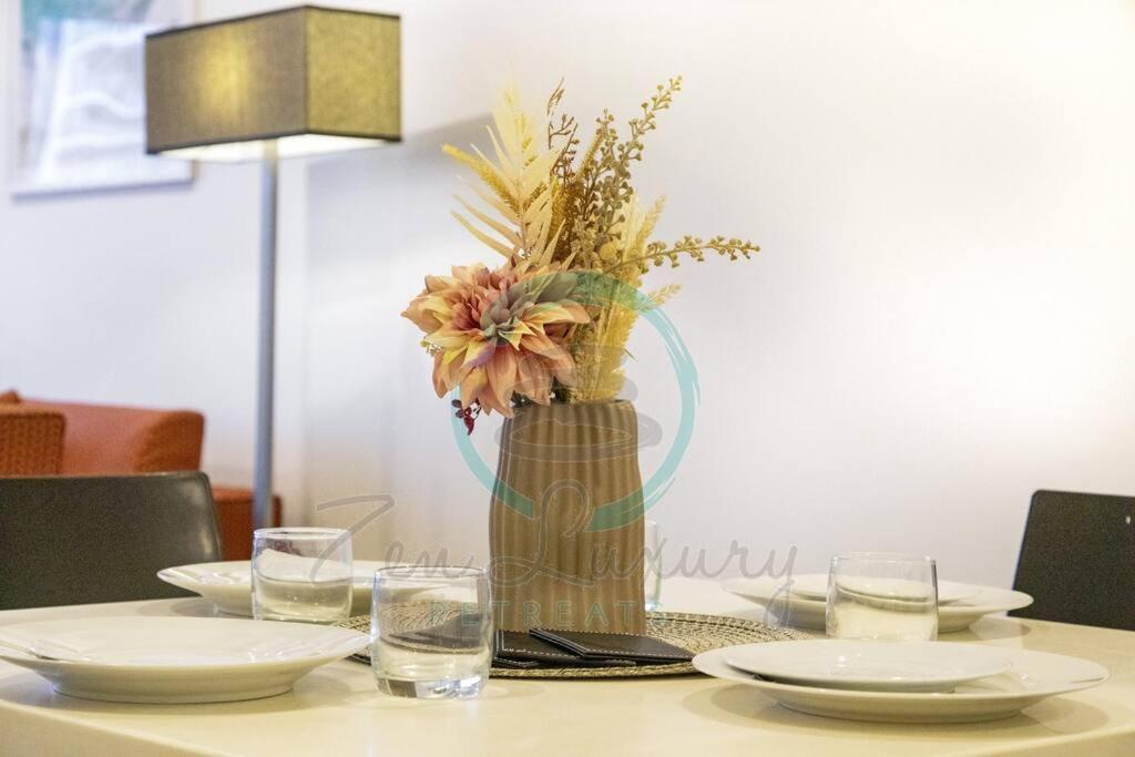 ZEN SUN CITY Cozy 2-BR/2-BA Ocean View Retreat