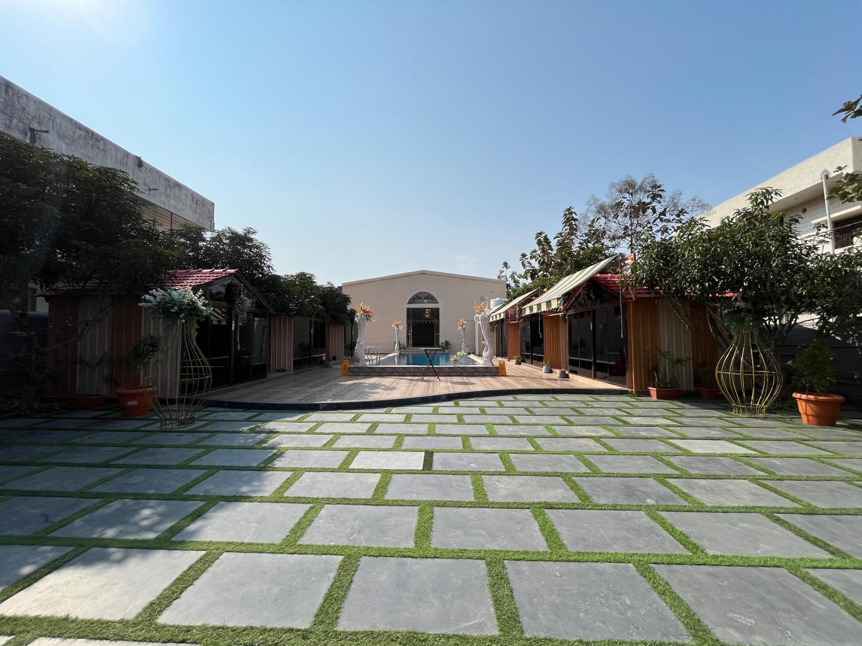 Lobby & Reception