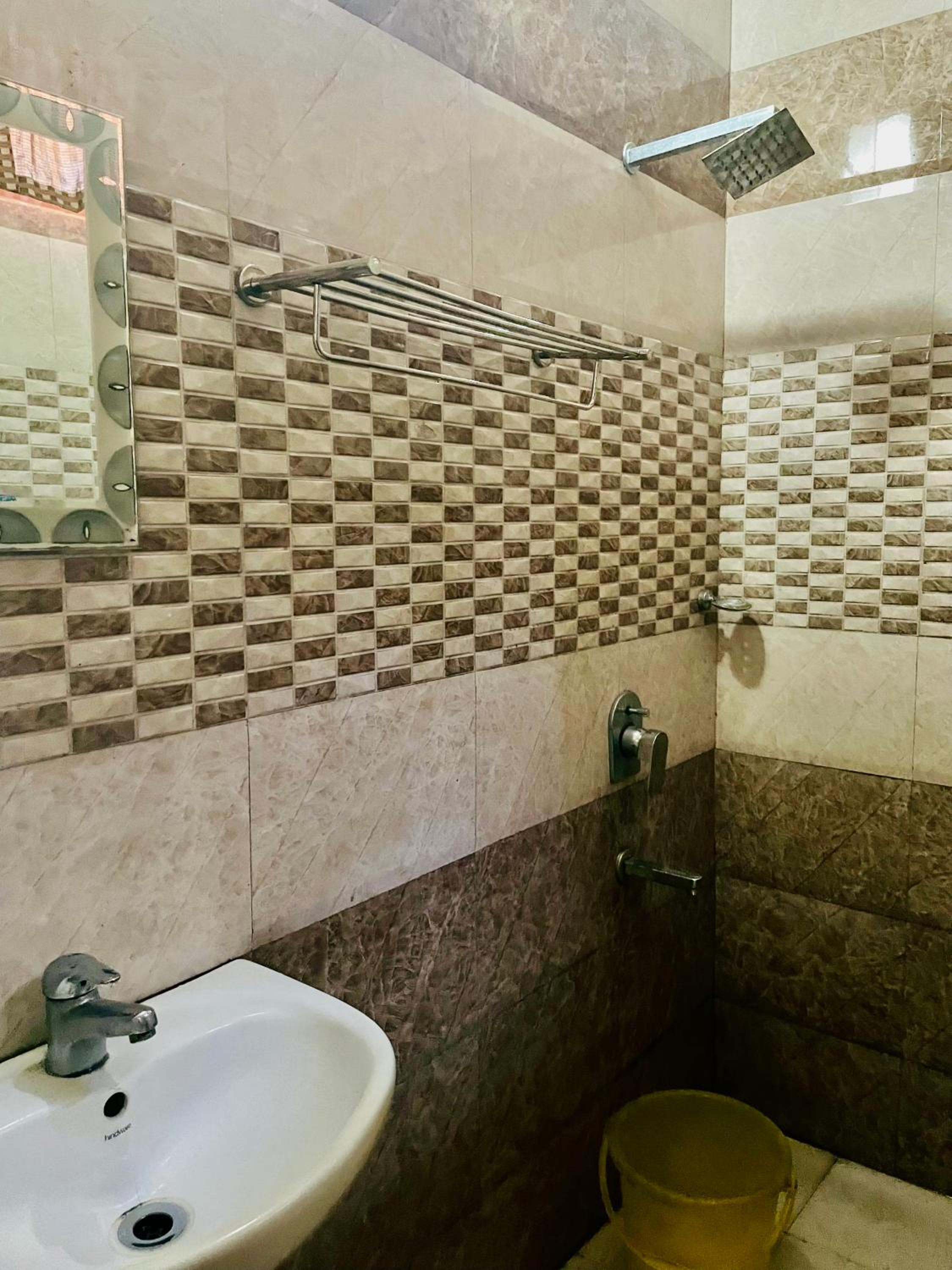 Shiny spices Homes view 3
