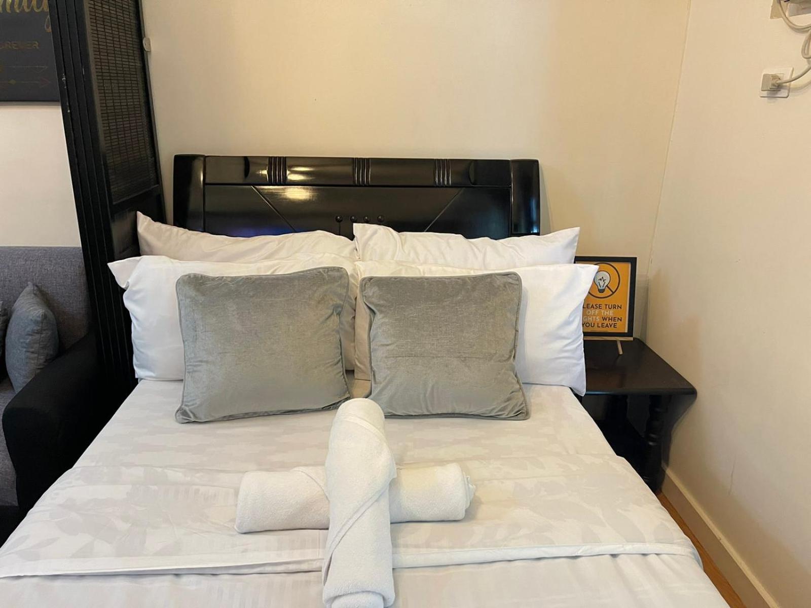 Modern Condo near St Lukes and US Embassy in Ermita Manila view 2