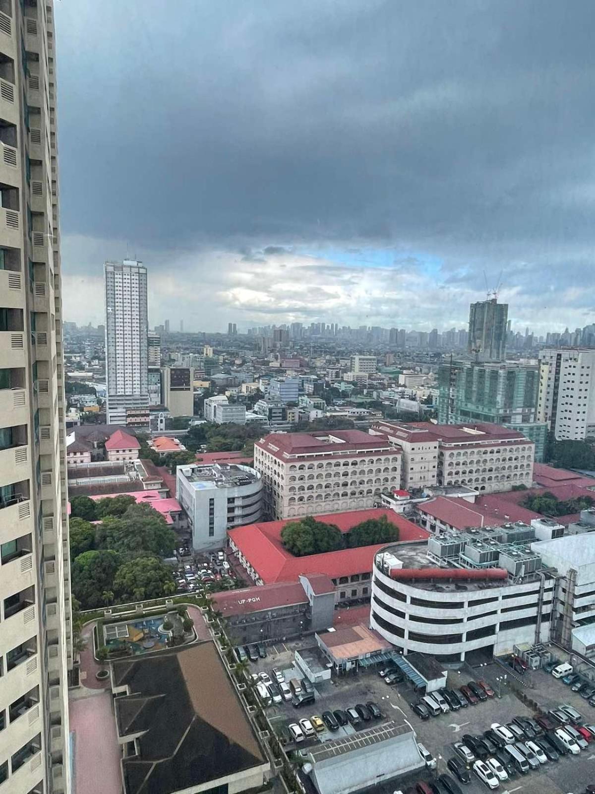 Modern Condo near St Lukes and US Embassy in Ermita Manila view 3