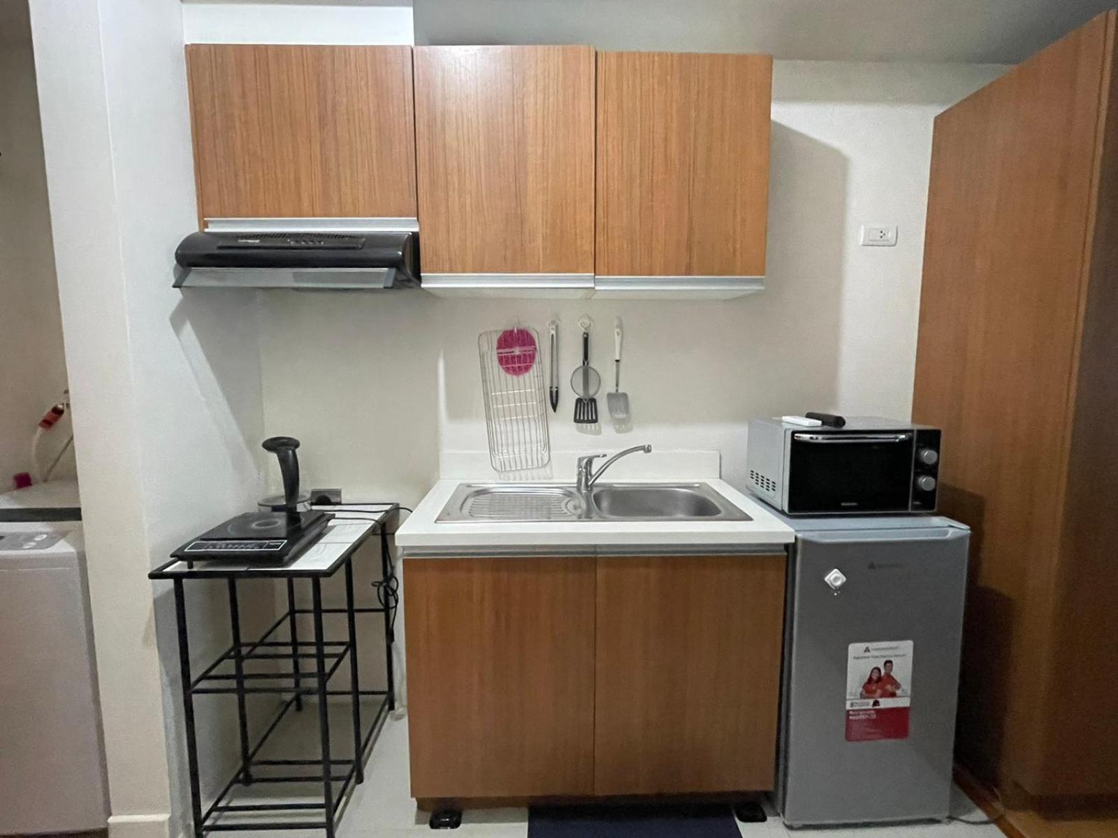 Modern Condo near St Lukes and US Embassy in Ermita Manila view 5