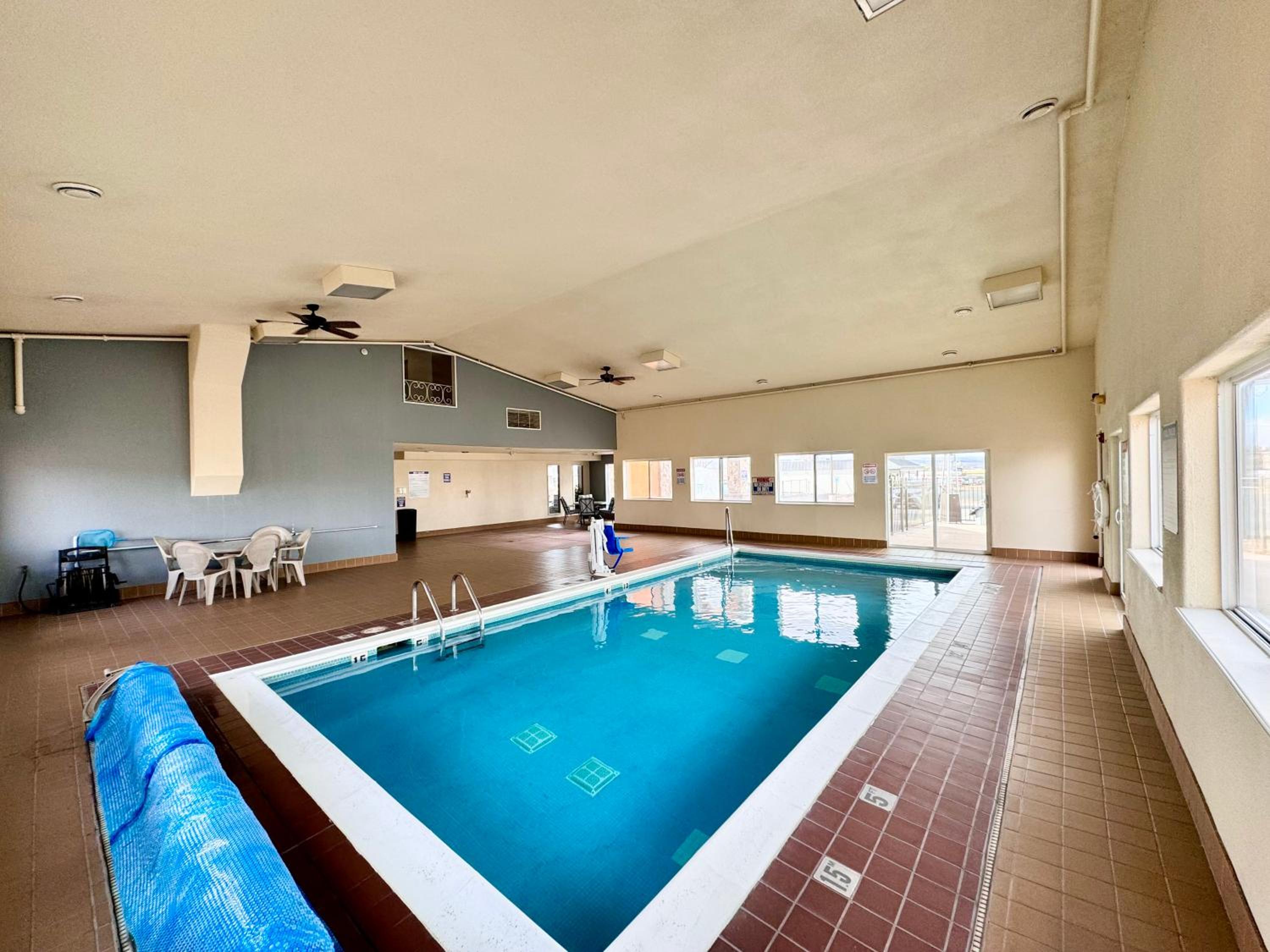Montrose Vacations - Stay Wise Inns of Montrose - Property Image 2