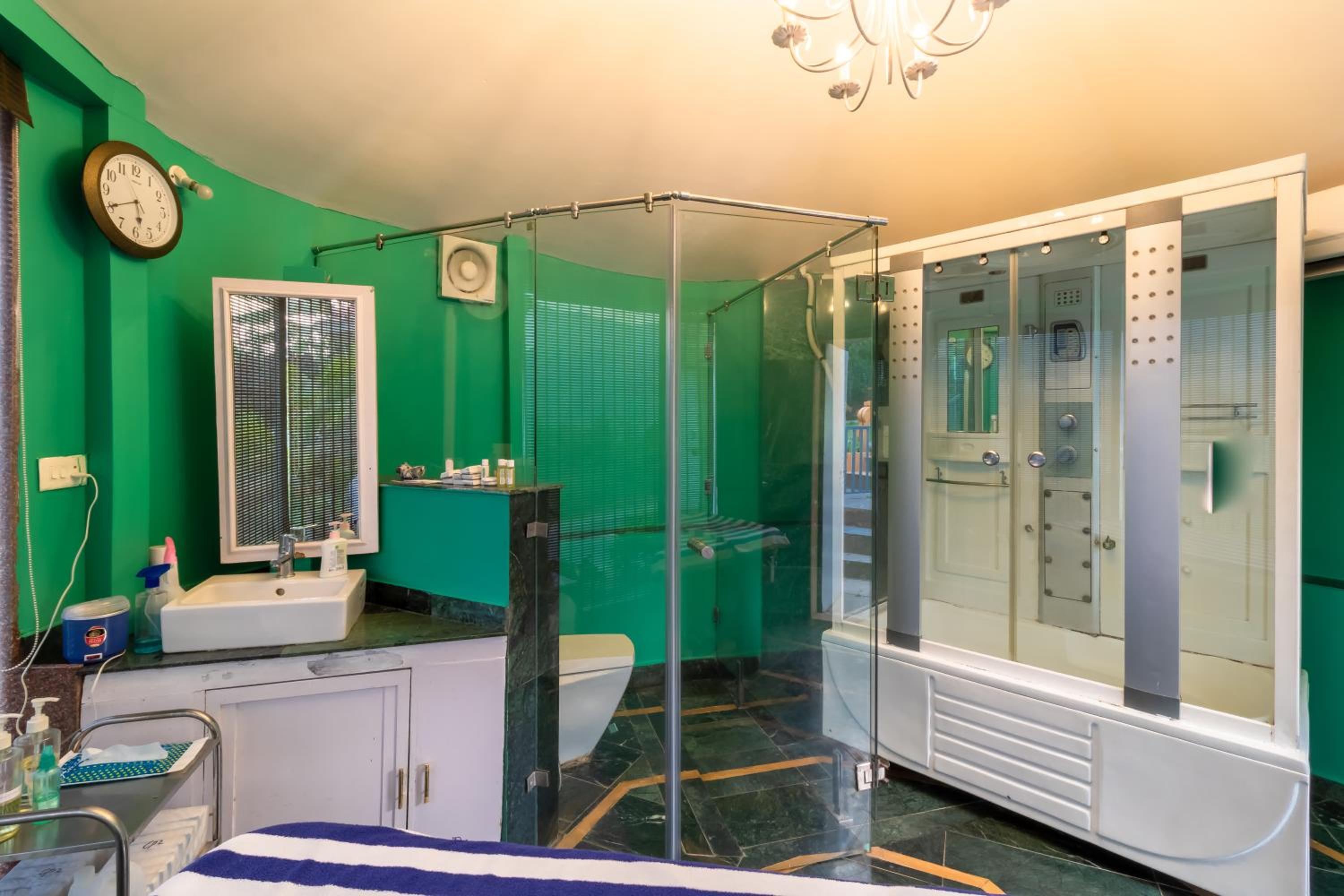 Residency Lake Resort & Spa