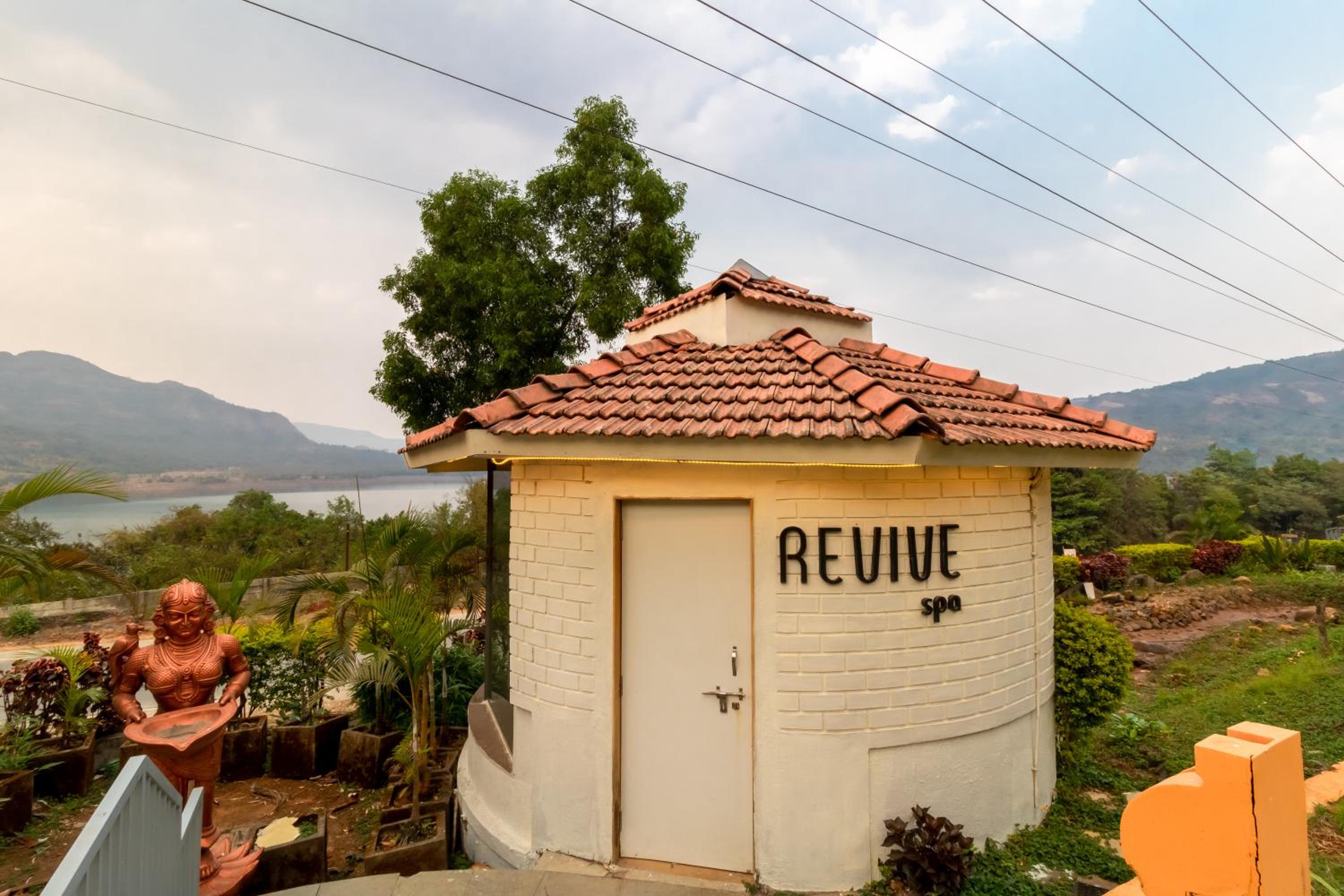 Residency Lake Resort & Spa