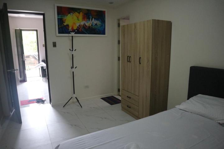Stunning Modern Apartment ,Spacious & Beautiful view 4